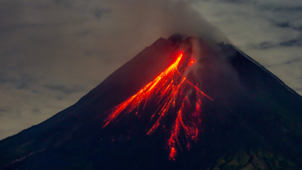 At least 10 dead from Indonesia’s Mt. Lewotobi Laki-laki volcano ...