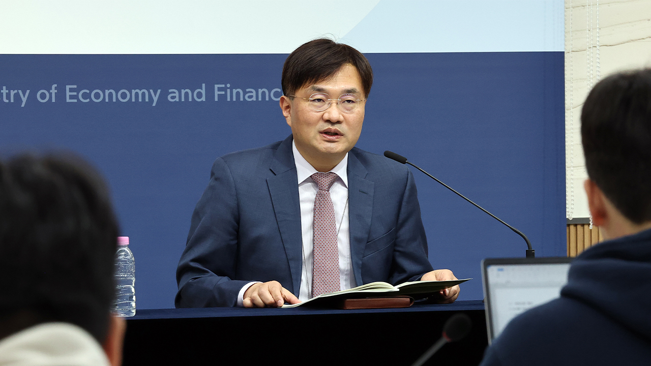S. Korea’s economic outlook darkens amid growing domestic and international uncertainties