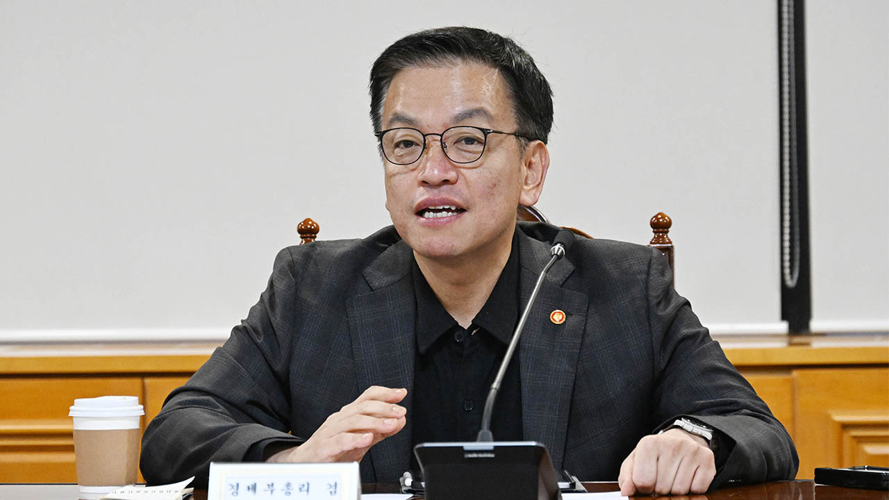 S. Korea’s economic outlook darkens amid growing domestic and international uncertainties